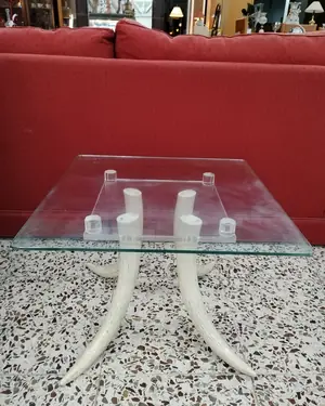 Mesa auxiliar con cuatro colmillos de elefante - miniatura 2