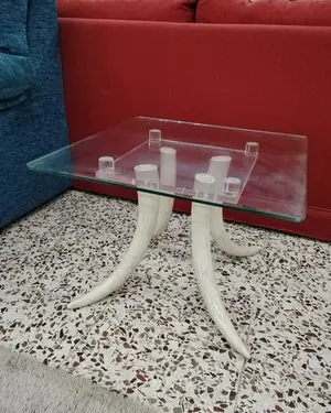 Mesa auxiliar con cuatro colmillos de elefante - miniatura 3