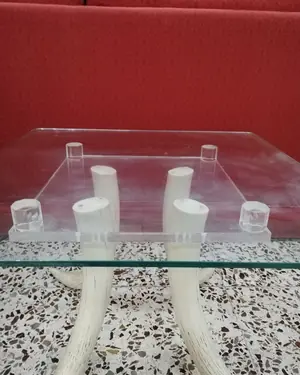 Mesa auxiliar con cuatro colmillos de elefante - miniatura 6