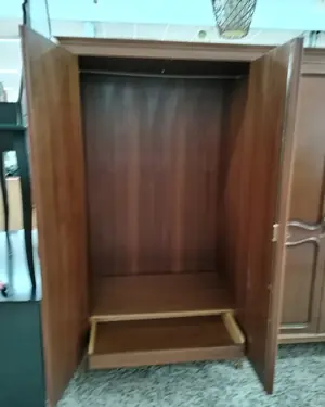 Armario de madera de cuatro puertas con estilo clásico - miniatura 3