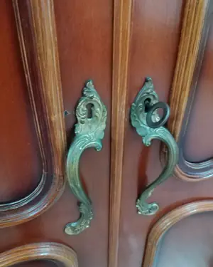 Armario de madera de cuatro puertas con estilo clásico - miniatura 7