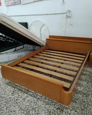 Estructura de cama con mesita de noche integrada - miniatura 5