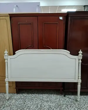 Cabecero de cama vintage en madera pintada de blanco - miniatura 2