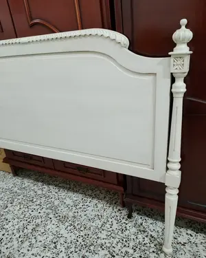 Cabecero de cama vintage en madera pintada de blanco - miniatura 3