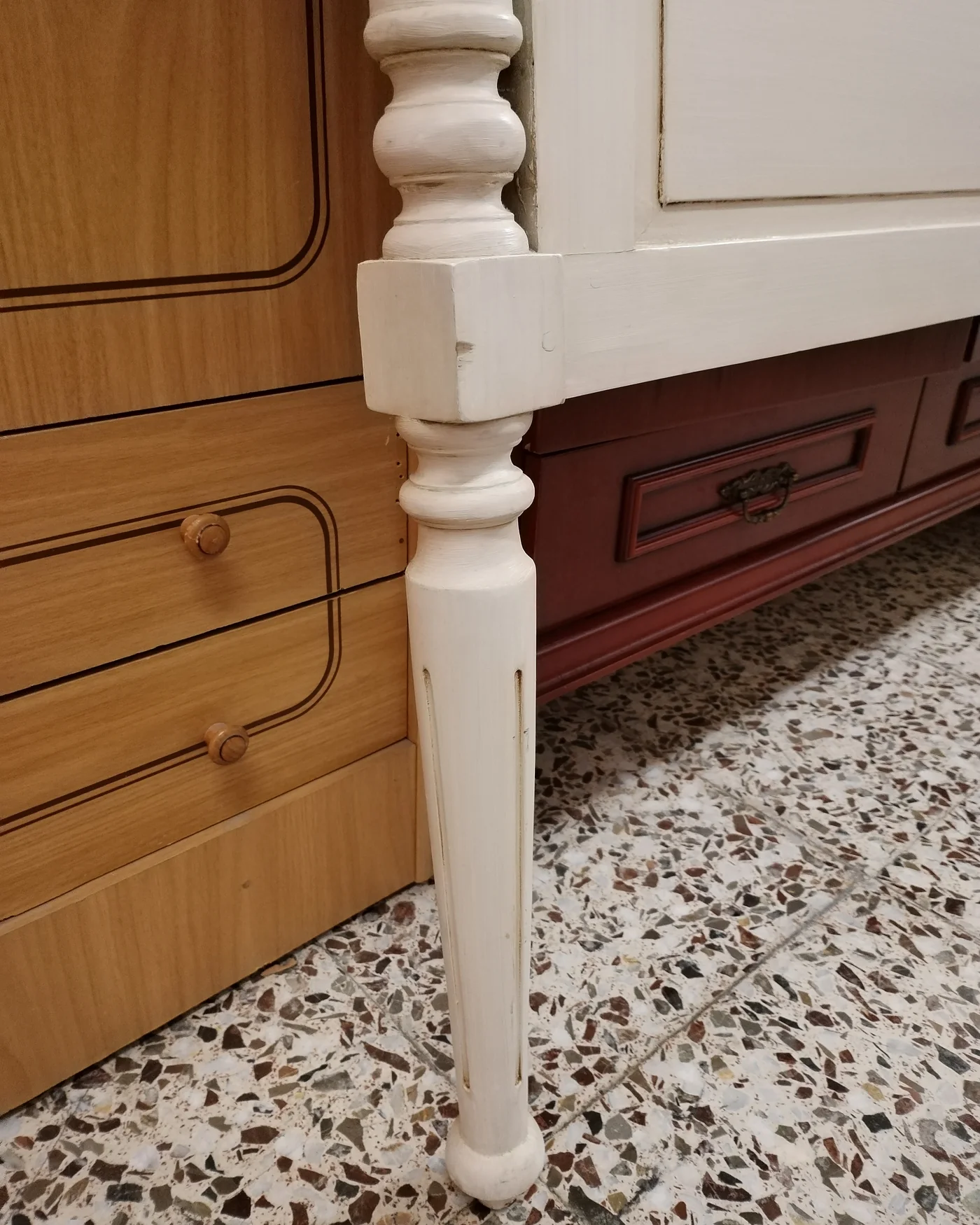 Cabecero de cama vintage en madera pintada de blanco - imagen 6