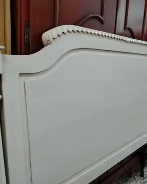 Cabecero de cama vintage en madera pintada de blanco - miniatura 7