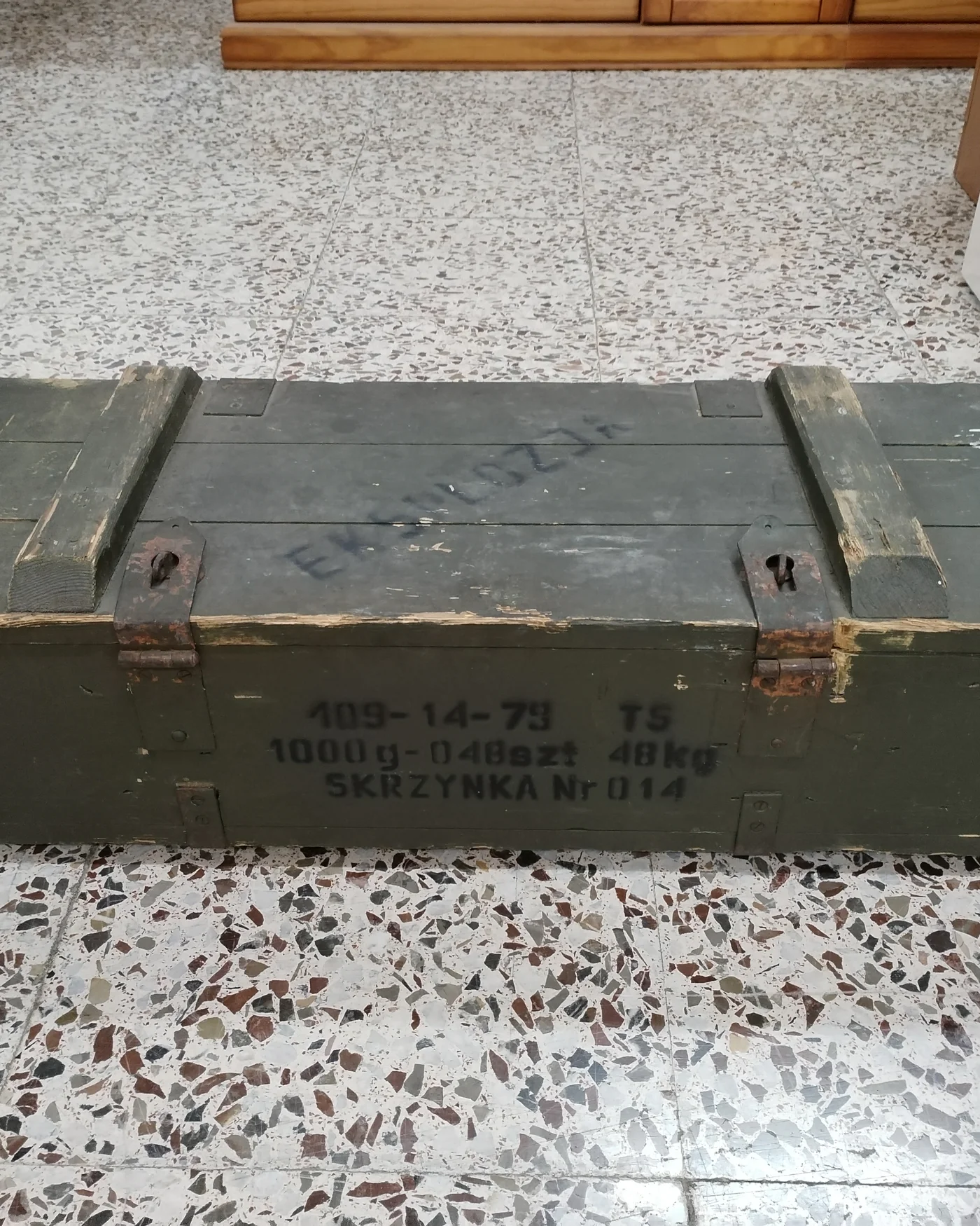 Caja de munición militar vintage de madera - imagen 2