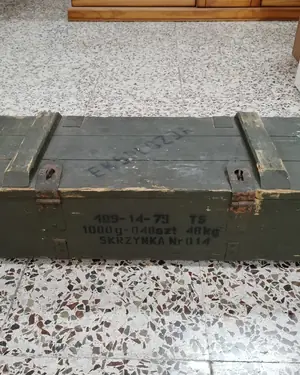Caja de munición militar vintage de madera - miniatura 2