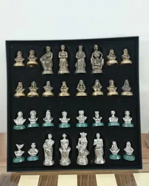 Ajedrez de bronce con tablero de madera - miniatura 4