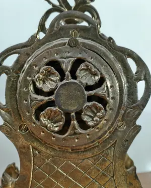 Reloj sobremesa de bronce con diseño barroco - miniatura 4