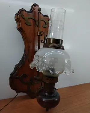 Lámpara de pared vintage con pantalla de vidrio grabado - miniatura 1