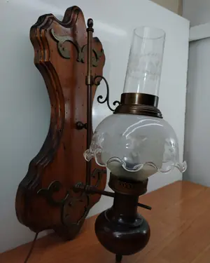 Lámpara de pared vintage con pantalla de vidrio grabado - miniatura 2