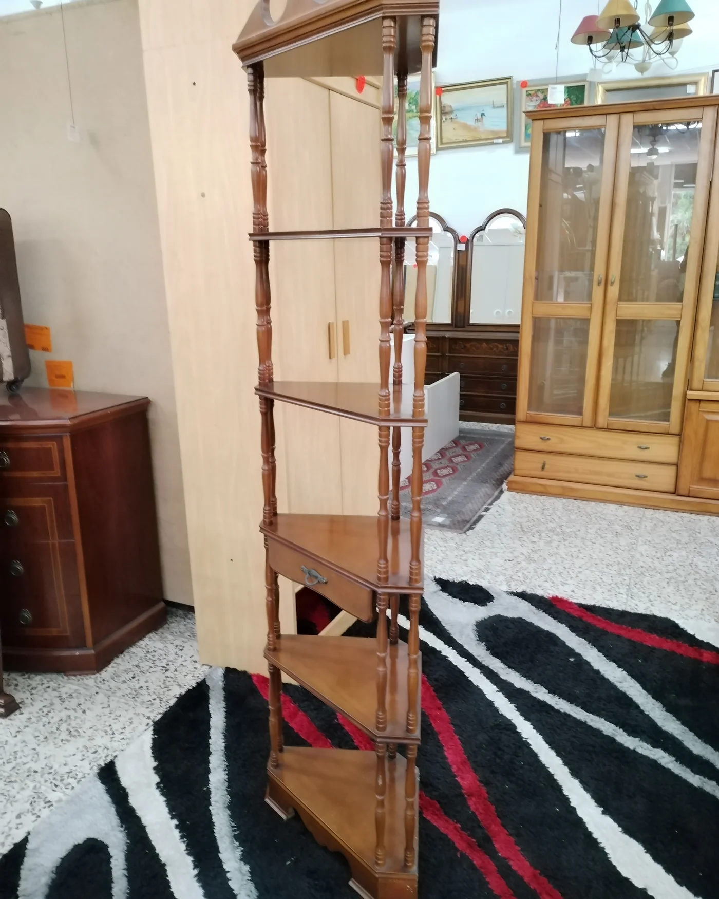 Estante de esquina vintage de madera con cajón - imagen 2