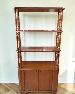 Estante de madera con base de almacenamiento - miniatura 1