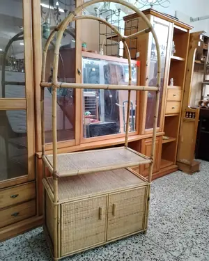 Estantería arqueada de bambú con dos puertas - miniatura 2