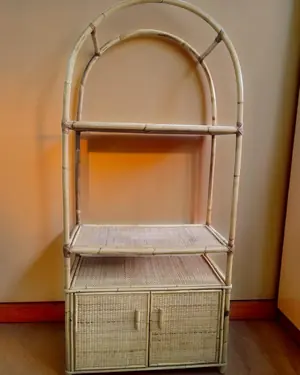 Estantería arqueada de bambú con dos puertas - miniatura 1