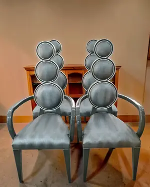 Sillas de comedor estilo moderno con respaldo de círculos - miniatura 1