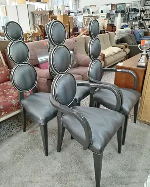 Sillas de comedor estilo moderno con respaldo de círculos - miniatura 2