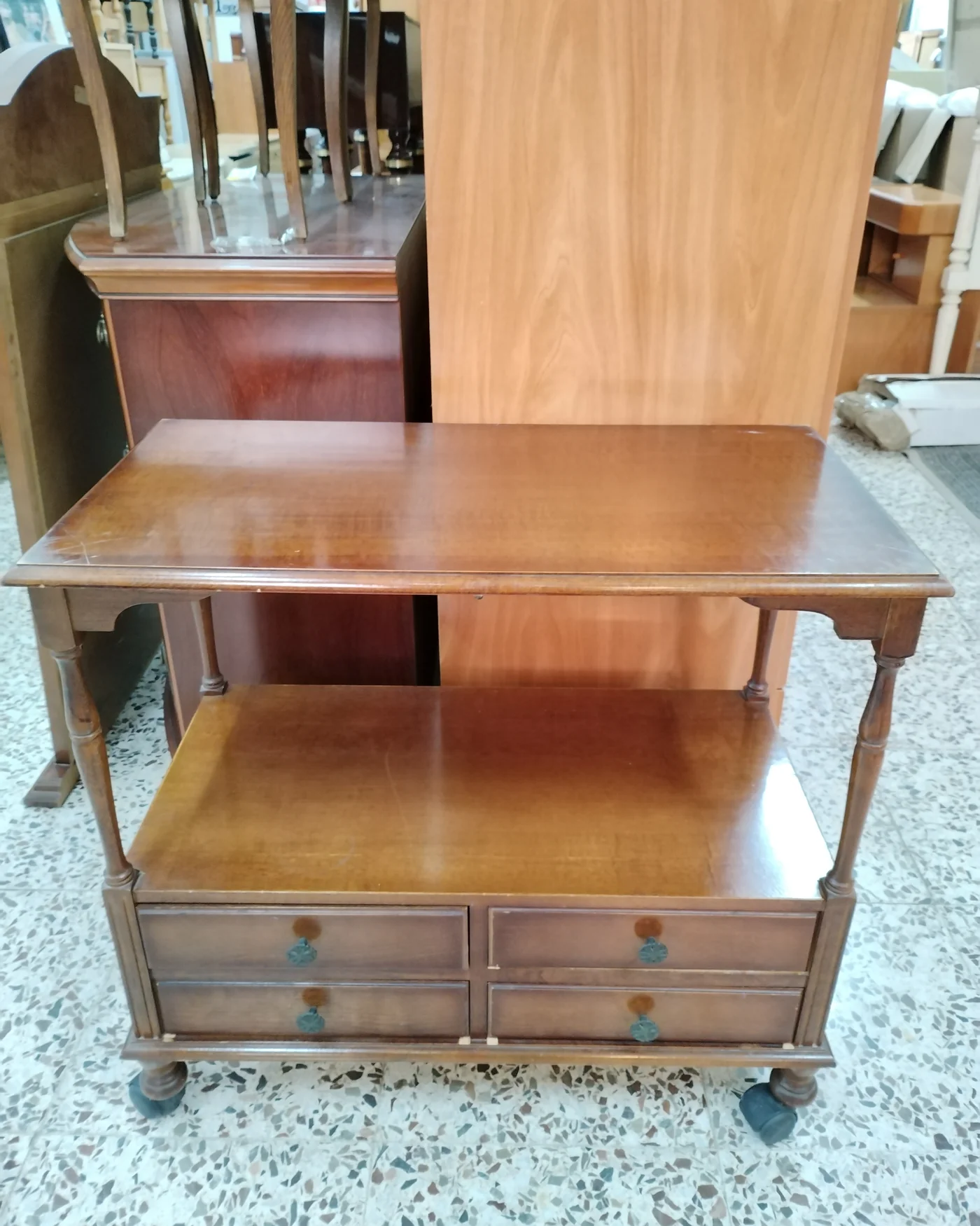Mesa auxiliar vintage con ruedas y cajones - imagen 2