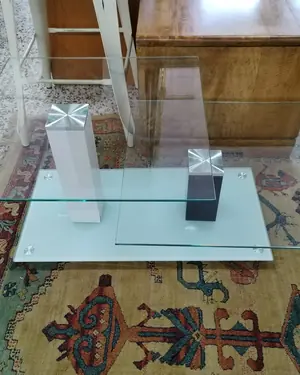 Mesa de centro moderna con estructura de cristal y metal - miniatura 2