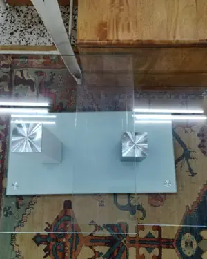 Mesa de centro moderna con estructura de cristal y metal - miniatura 3