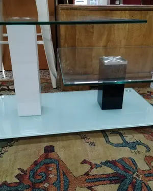 Mesa de centro moderna con estructura de cristal y metal - miniatura 4