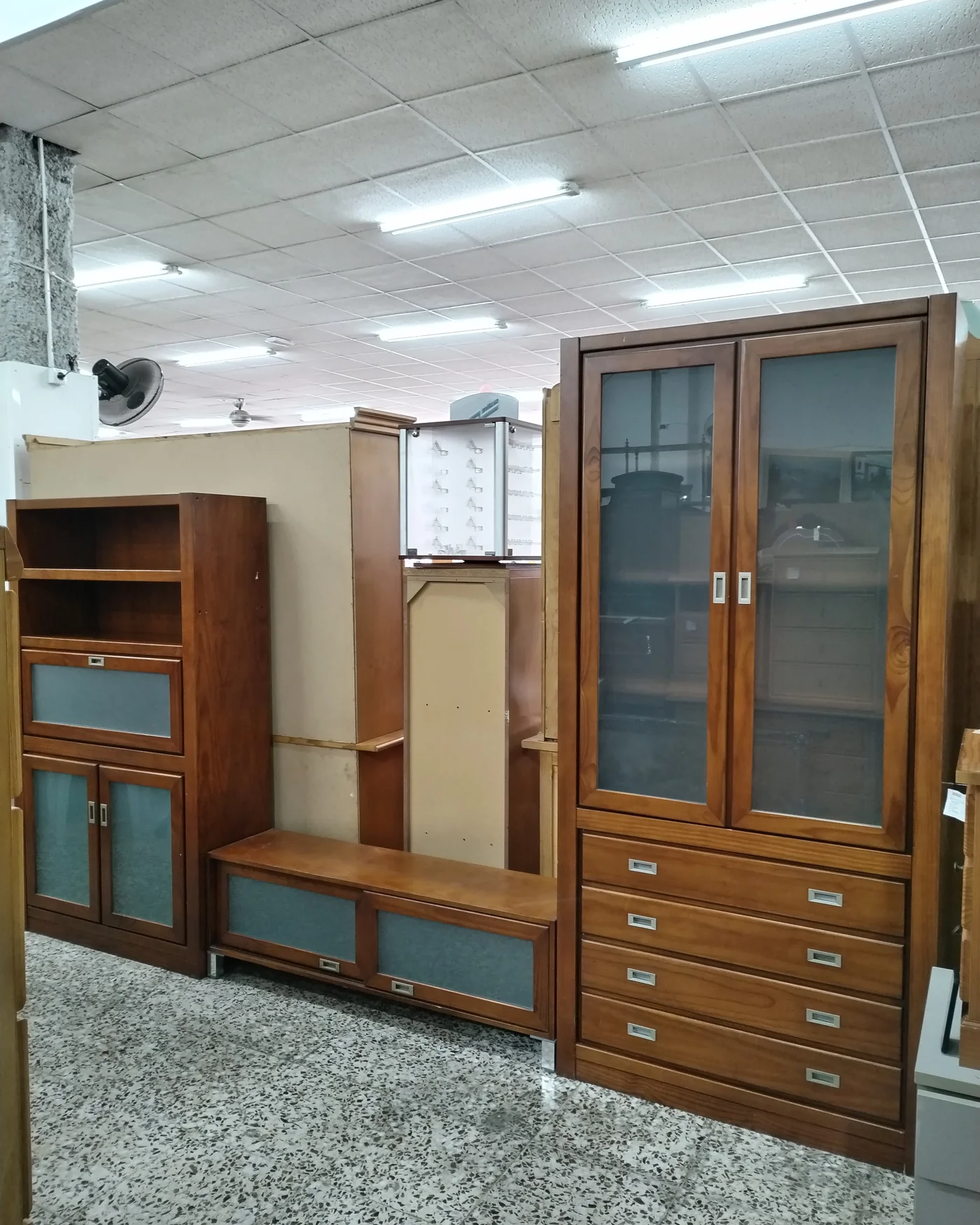 Mueble de salón modular de madera con vitrina y cajones - imagen 2