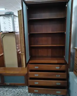 Mueble de salón modular de madera con vitrina y cajones - miniatura 3