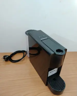 Cafetera Nespresso Essenza Mini - miniatura 1