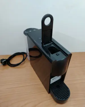 Cafetera Nespresso Essenza Mini - miniatura 2
