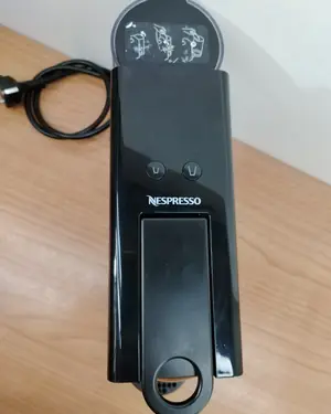 Cafetera Nespresso Essenza Mini - miniatura 3