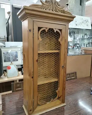 Alacena rústica de colgar con puerta de malla de alambre - miniatura 2