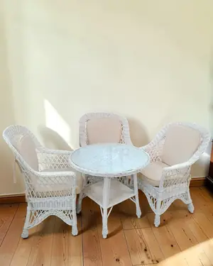Conjunto de Terraza en Mimbre Blanco con Cojines - miniatura 1