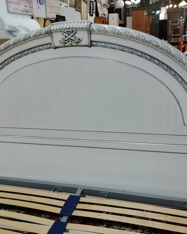 CAMA CLASICA TALLADA