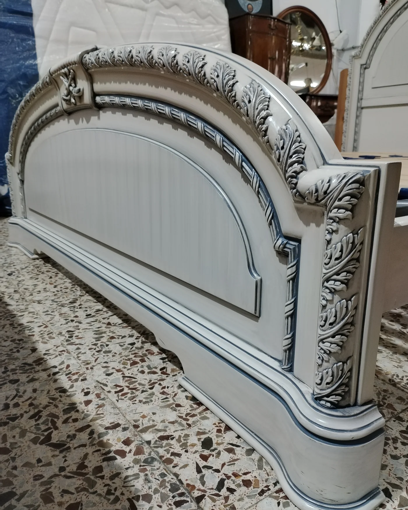 CAMA CLASICA TALLADA - imagen 4