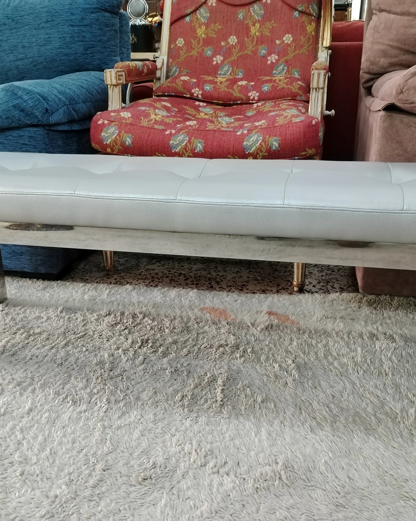 Banqueta tapizada en polipiel con estructura metálica - imagen 2
