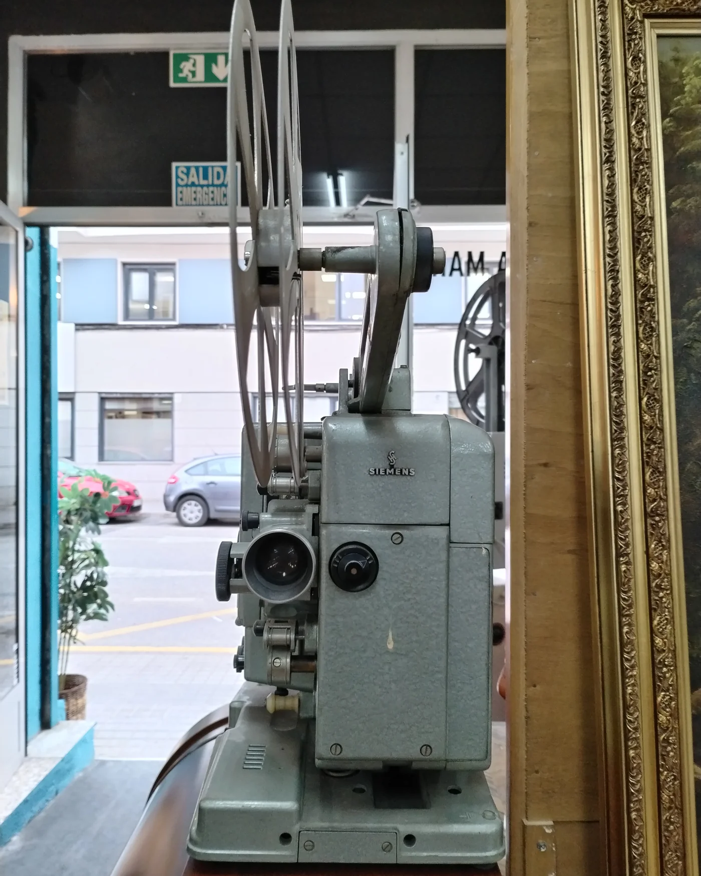 PROYECTOR DE CINE SIEMENS 2000 DE 16 MM - imagen 1