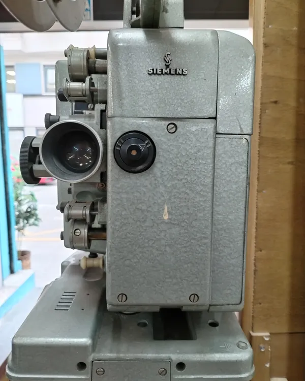 PROYECTOR DE CINE SIEMENS 2000 DE 16 MM