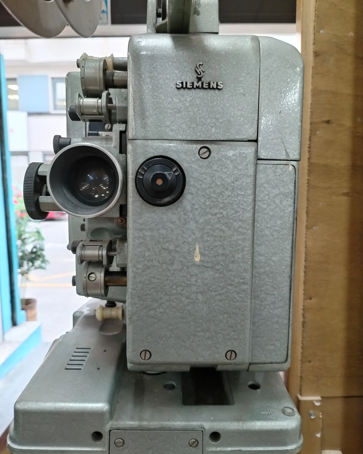 PROYECTOR DE CINE SIEMENS 2000 DE 16 MM - imagen 2
