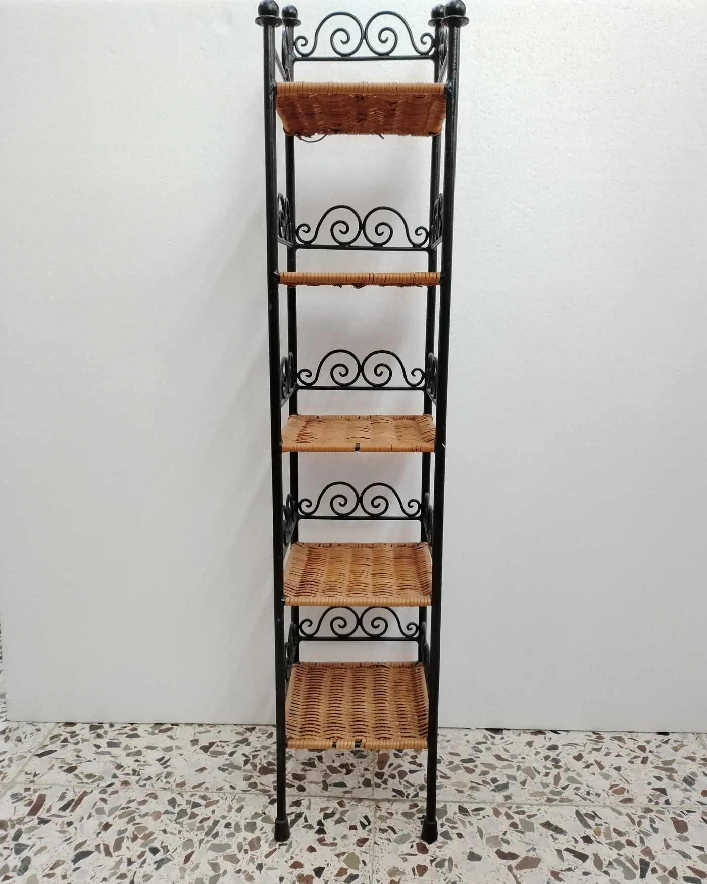 ESTANTERÍA DE FORJA Y MIMBRE - imagen 1