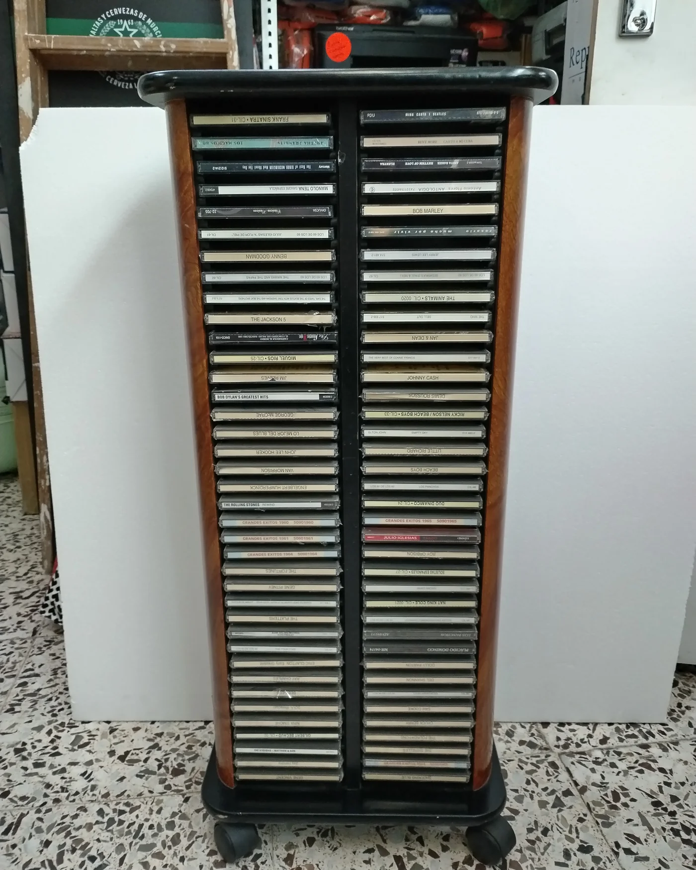 mueble giratorio de madera para cds - imagen 1