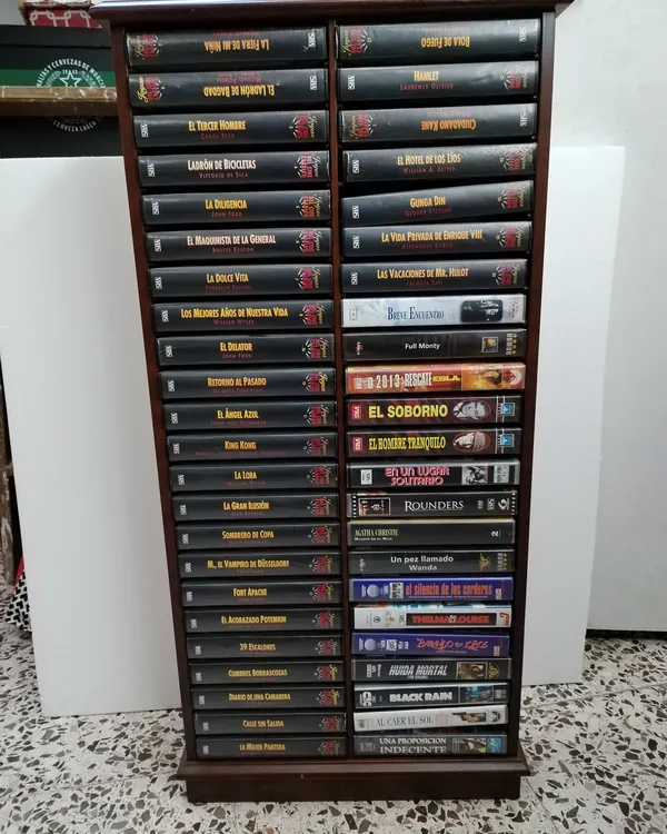 MUEBLE ORGANIZADOR PARA VHS