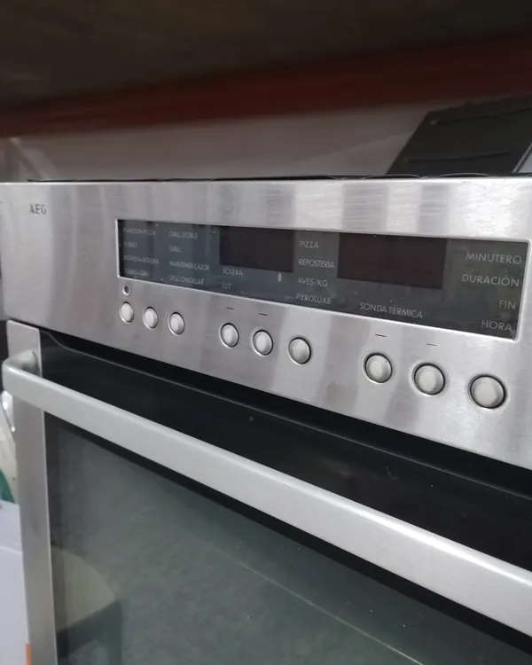 Horno eléctrico AEG de acero inoxidable