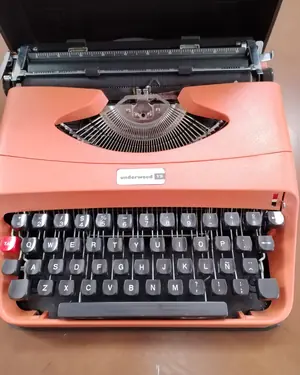 Máquina de escribir Underwood 19 - miniatura 2