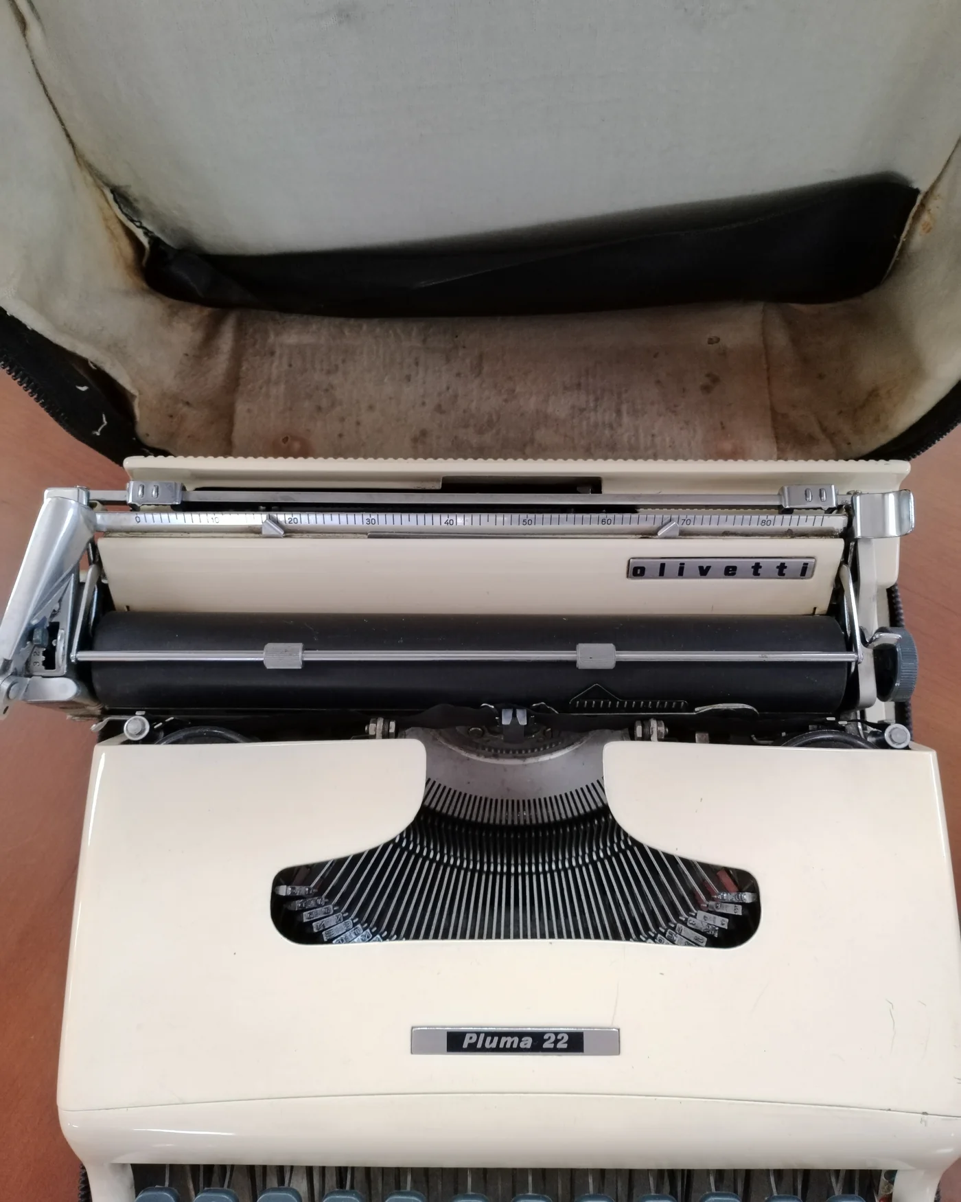 Máquina de escribir Olivetti Pluma 22 - imagen 3