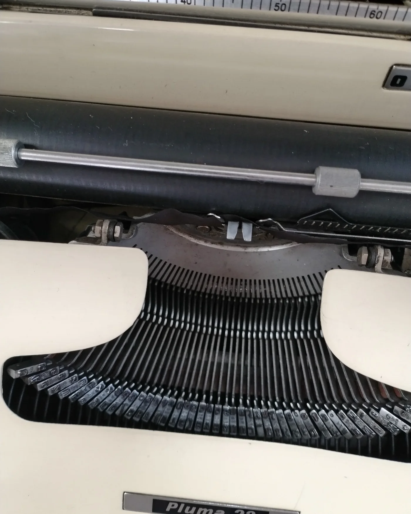 Máquina de escribir Olivetti Pluma 22 - imagen 4