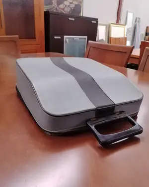 Máquina de escribir Olivetti Pluma 22 - miniatura 6