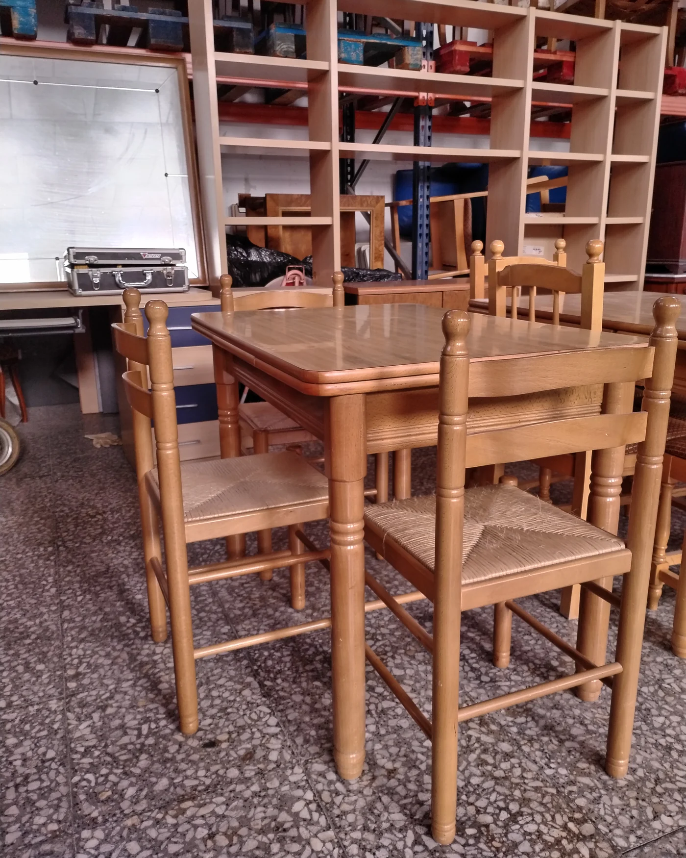 Conjunto Mesa y 3 Sillas de Cocina - imagen 1