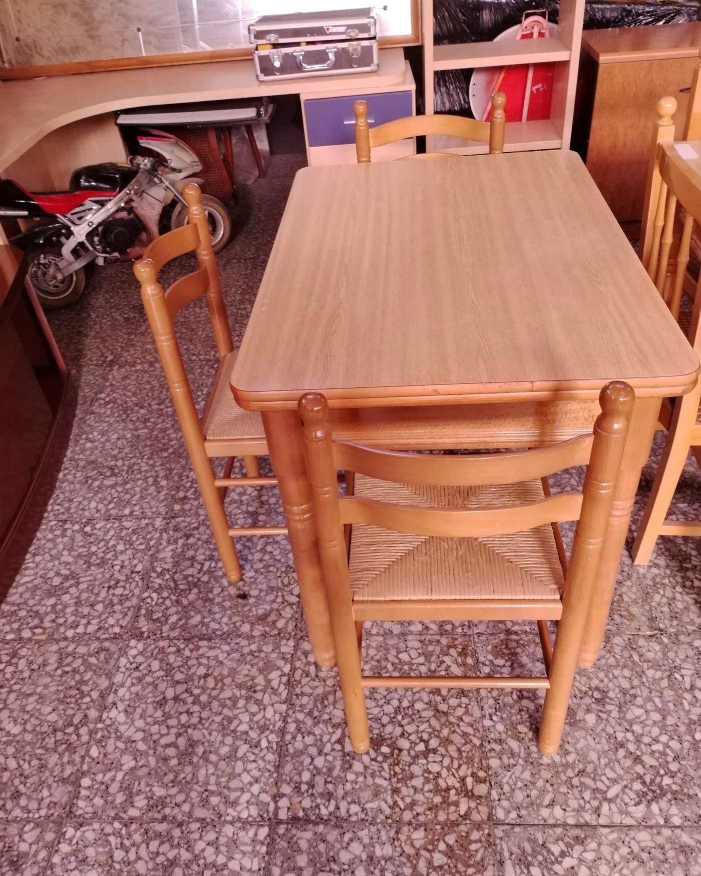 Conjunto Mesa y 3 Sillas de Cocina - imagen 2