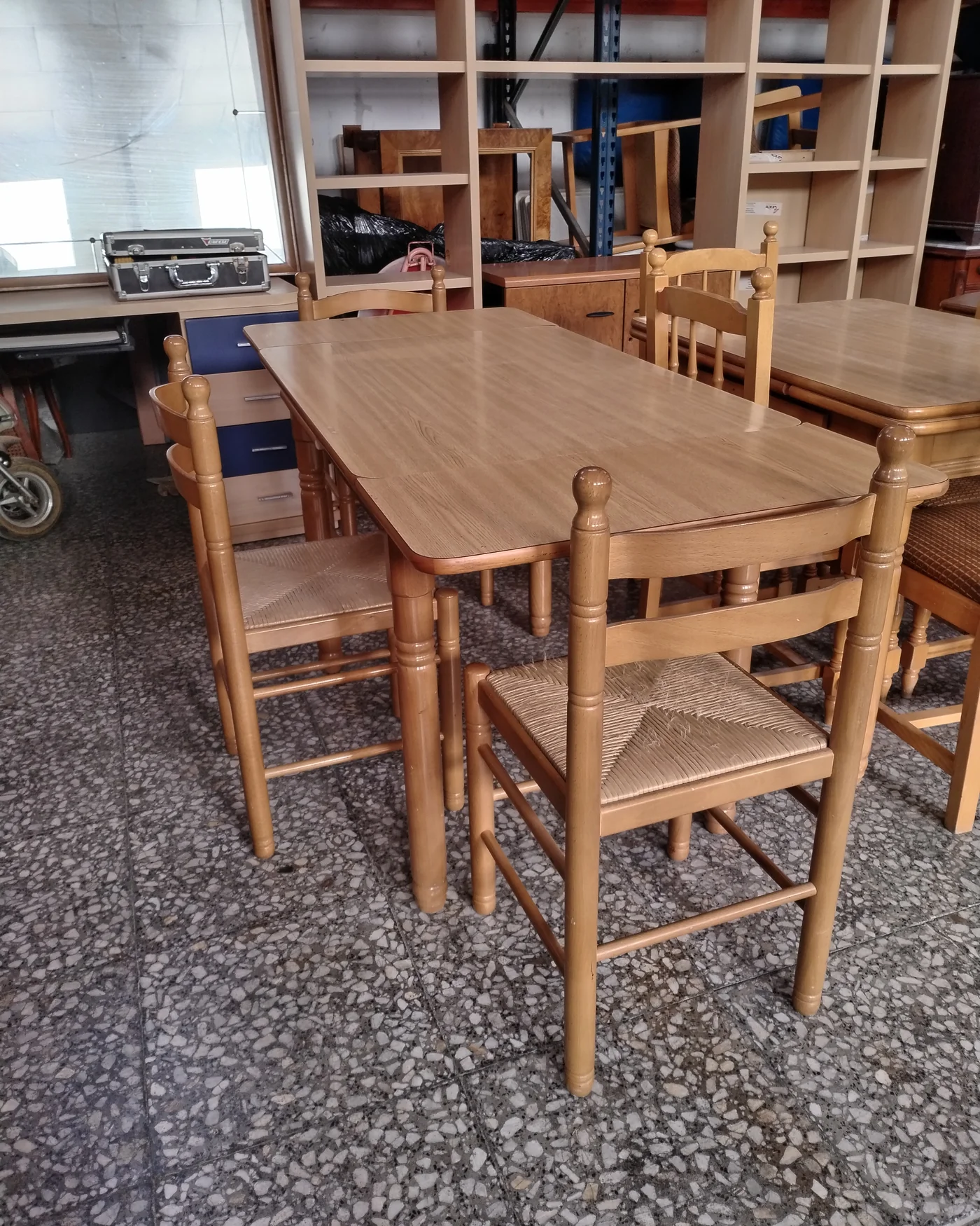 Conjunto Mesa y 3 Sillas de Cocina - imagen 4